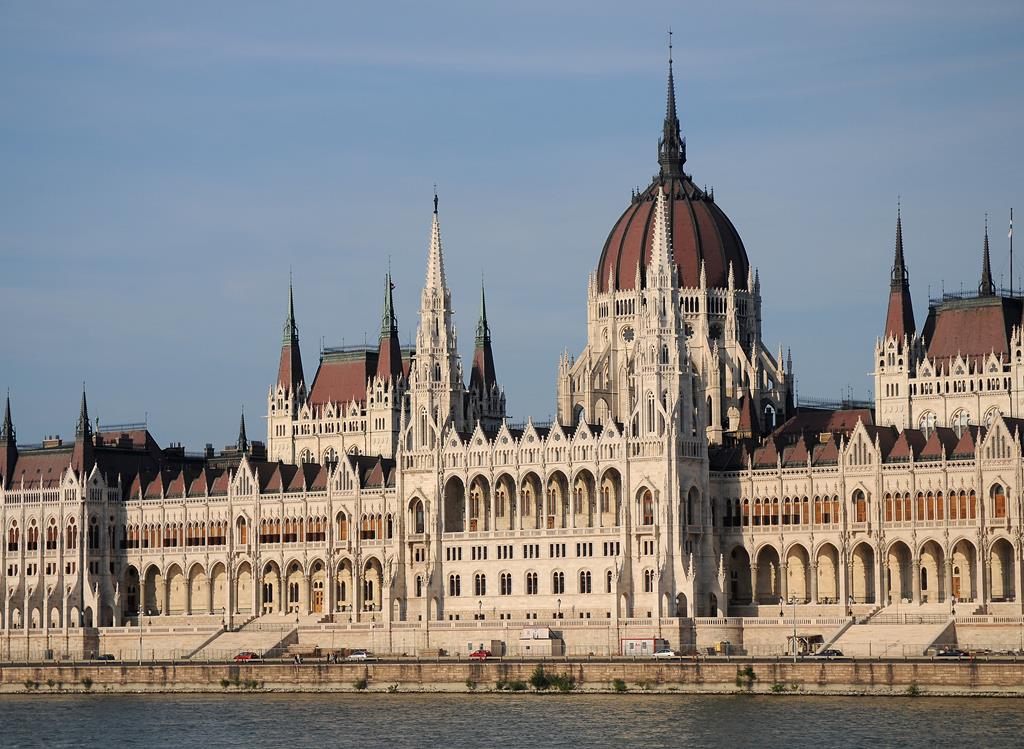 290   Budapeszt
